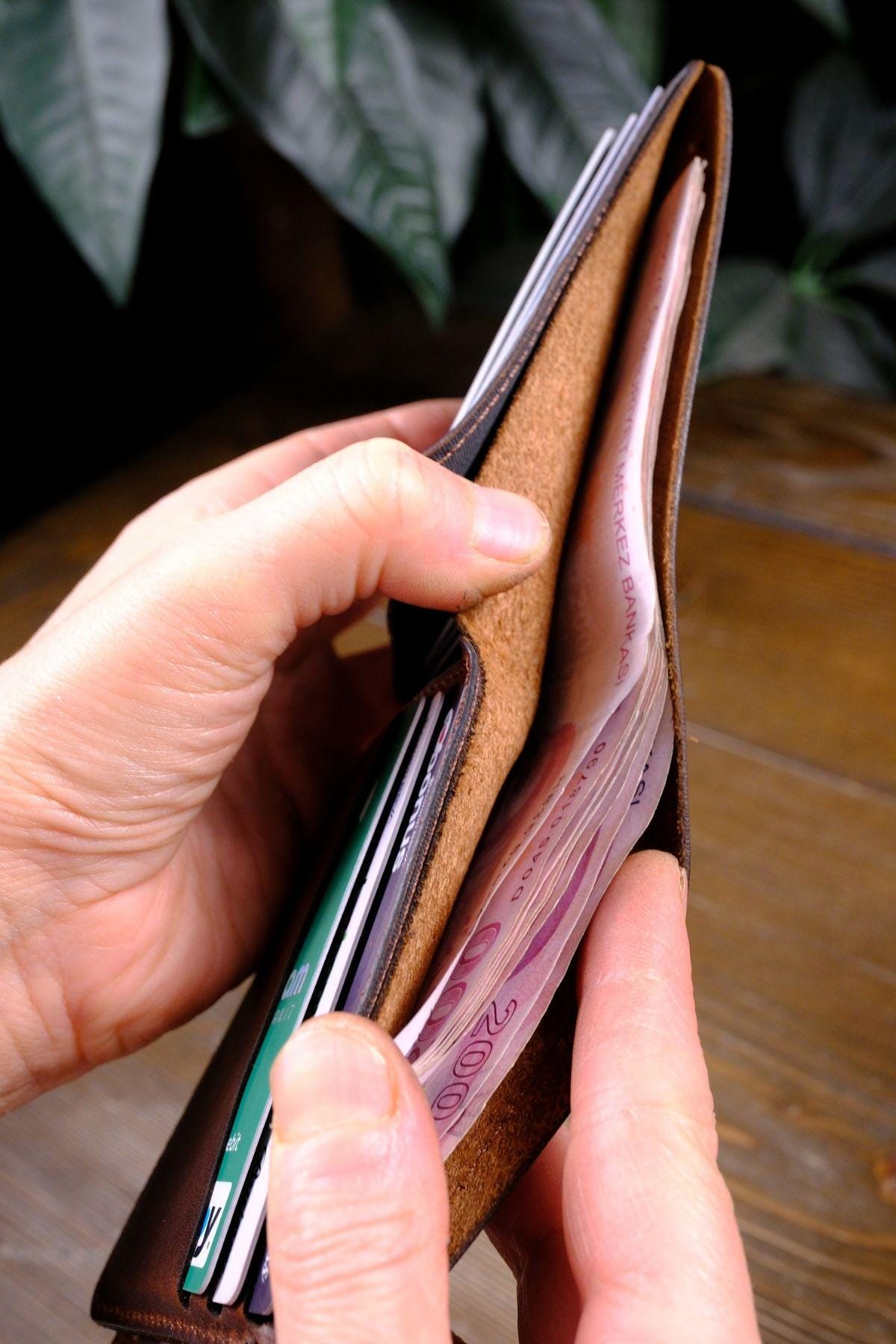 Handmade Leather Bifold Wallet – Slim Minimalist Card Case, Personalized Gift