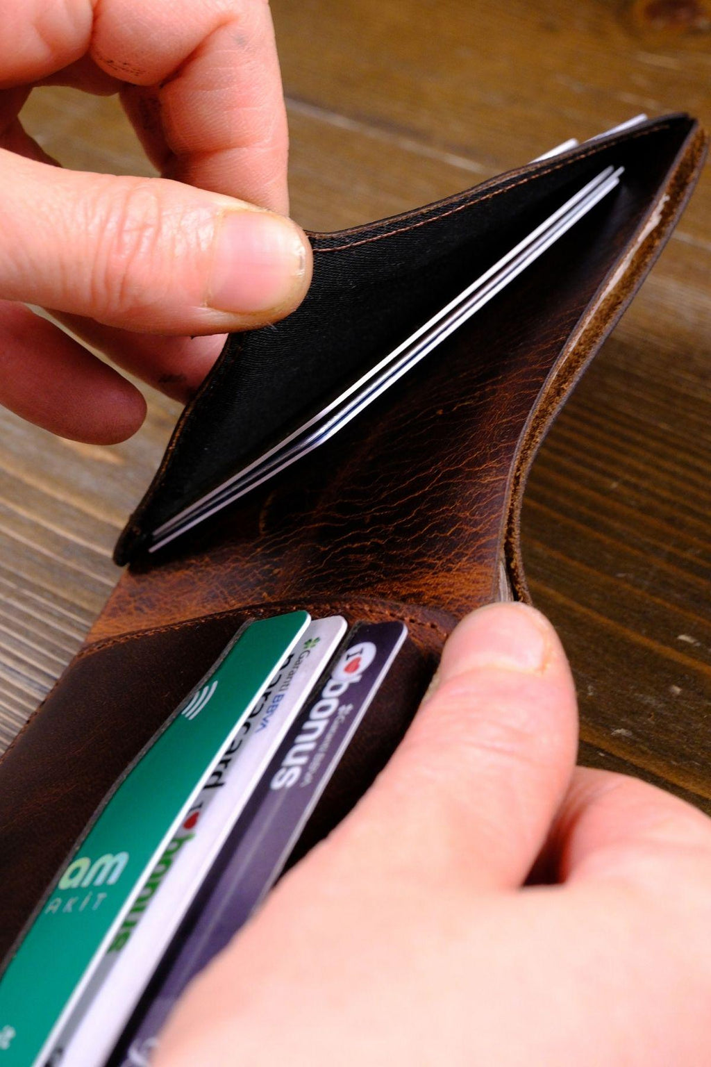 Handmade Leather Bifold Wallet – Slim Minimalist Card Case, Personalized Gift